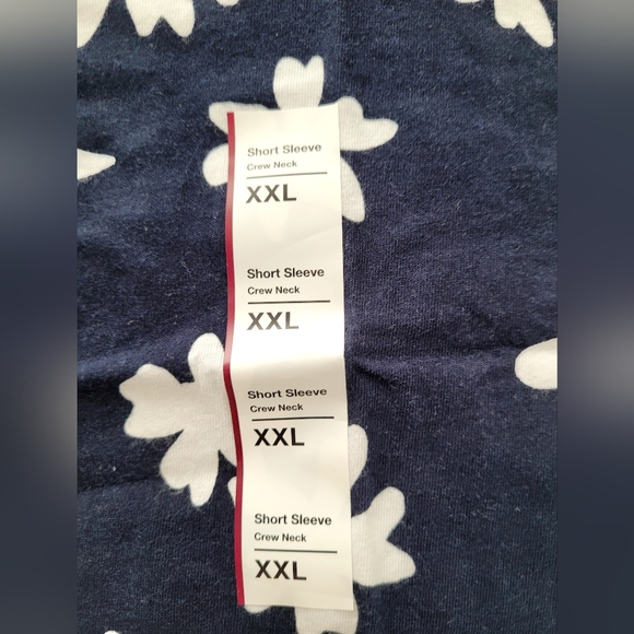 NWT Plus Sized Women's 3XL Blue and White Floral Short Sleeve Top - Picture 5 of 5